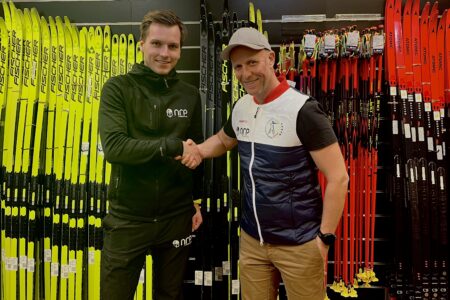 Kristian Larsen, daglig leder NRP Sport og Frode Restad, leder Hedmark skiskytterkrets.